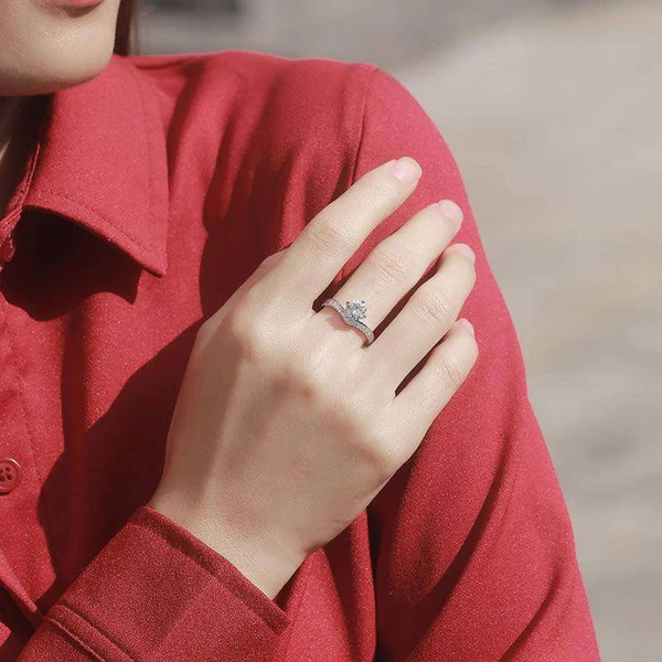 5_1e0496d4-cb4f-4cb3-9f4b-8f540aedb03a_600x600 Moissanite diamond round cut Moissanite Engagement Rings Curved band ring, Round Moissanite diamond ring for her, gift for her