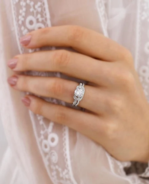 Round Moissanite Ring Brilliant Cut Moissanite Engagement Ring 14K Solid Gold Moissanite Wedding Ring Leaf Milgrain Band